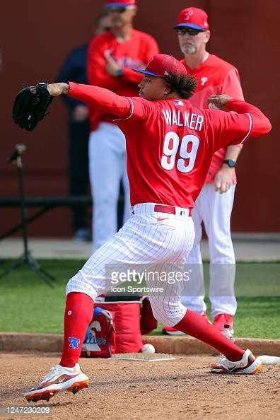 Philadelphia Phillies relegan a Taijuan Walker al bullpen .